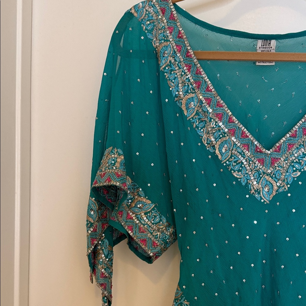 Chic Teal V-Neck Women's Blouse with Silver and Pink Accents - Picture 6 of 7